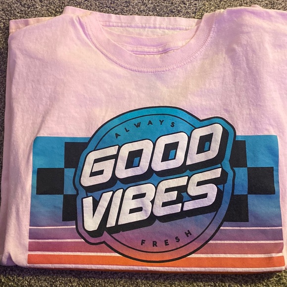 Good vibes graphic tee never worn:) - Picture 1 of 1
